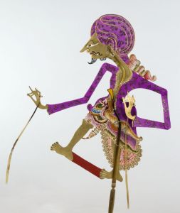 Wayang kulit figure of buffalo hide, representing 'Kyai Maja 1825' | TropenMuseum Amsterdam