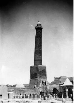 al-nuri-minaret by kamil chadirij.jpg