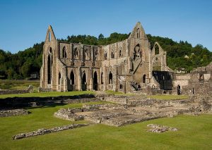 Tintern_Abbey_and_Courtyard